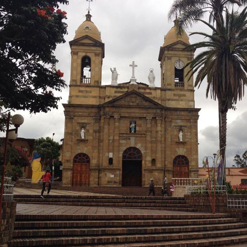 Macheta Iglesia de Nuestra Senora de La Candelaria - Transporte de pasajeros empresarial - Transporte de pasajeros de Bogotá a Machetá