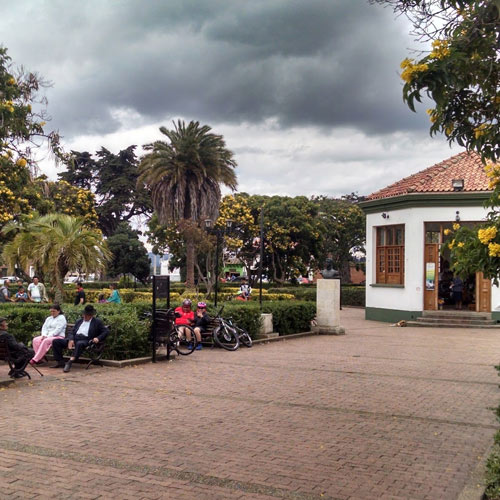 Subachoque parque principal - Transporte de pasajeros empresarial - Transporte de pasajeros de Bogotá a Subachoque