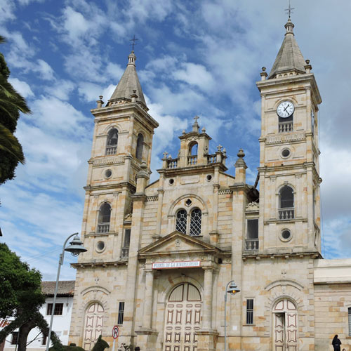 Villapinzon Iglesia San Juan Bautista - Transporte de pasajeros empresarial - Transporte de pasajeros de Bogotá a Villapinzón