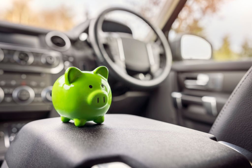 ¿Quién asume los impuestos y gastos de un vehículo por renting?