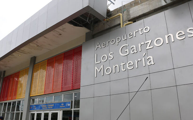 Aeropuerto Internacional Los Garzones - Transporte de pasajeros empresarial - Traslados