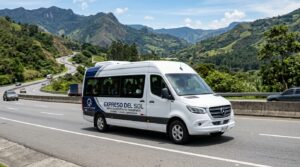Servicio de transporte especial de pasajeros en Colombia en van corporativa