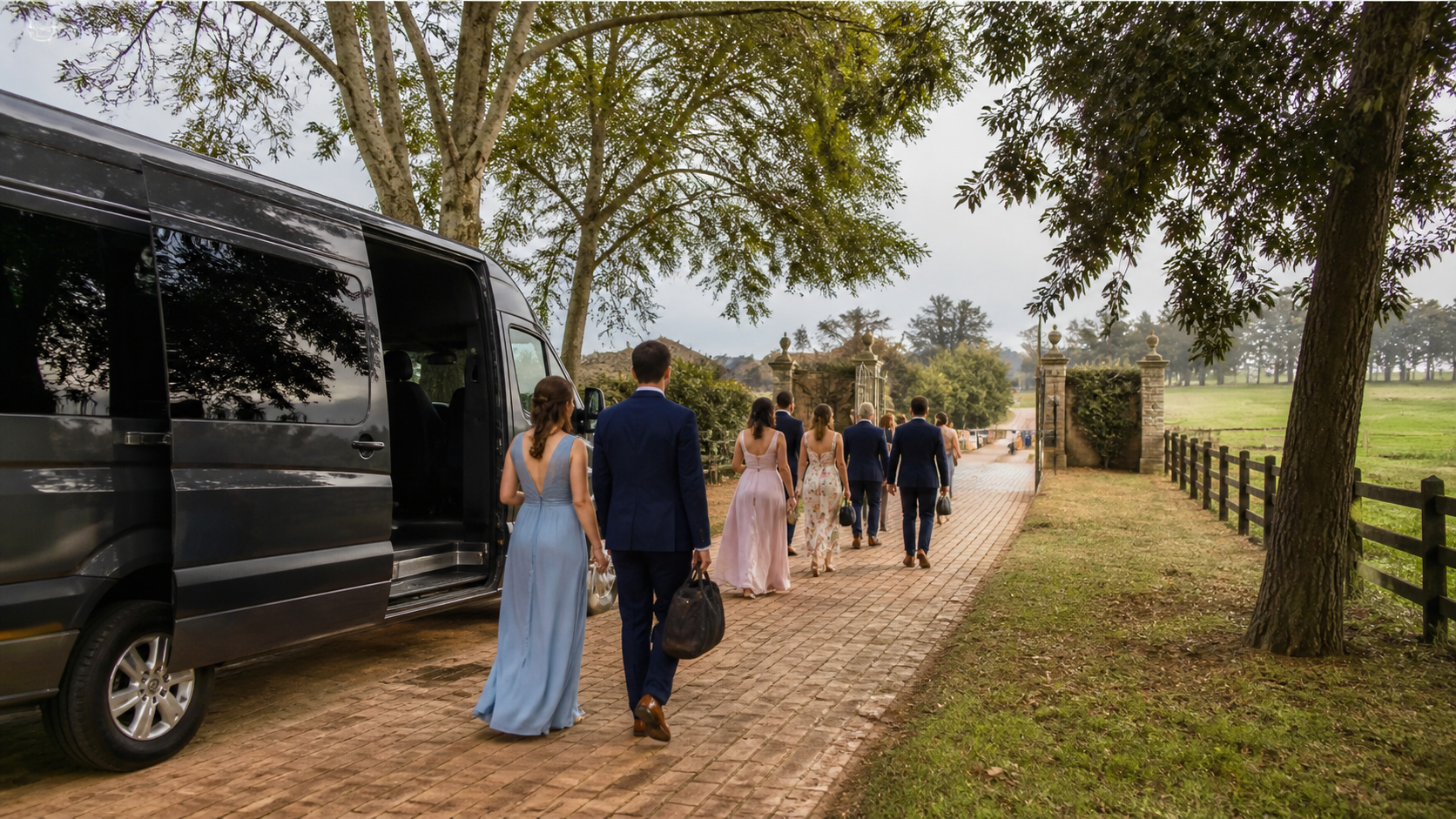 Transporte privado para boda en la vía Chía Cota con invitados y van ejecutiva