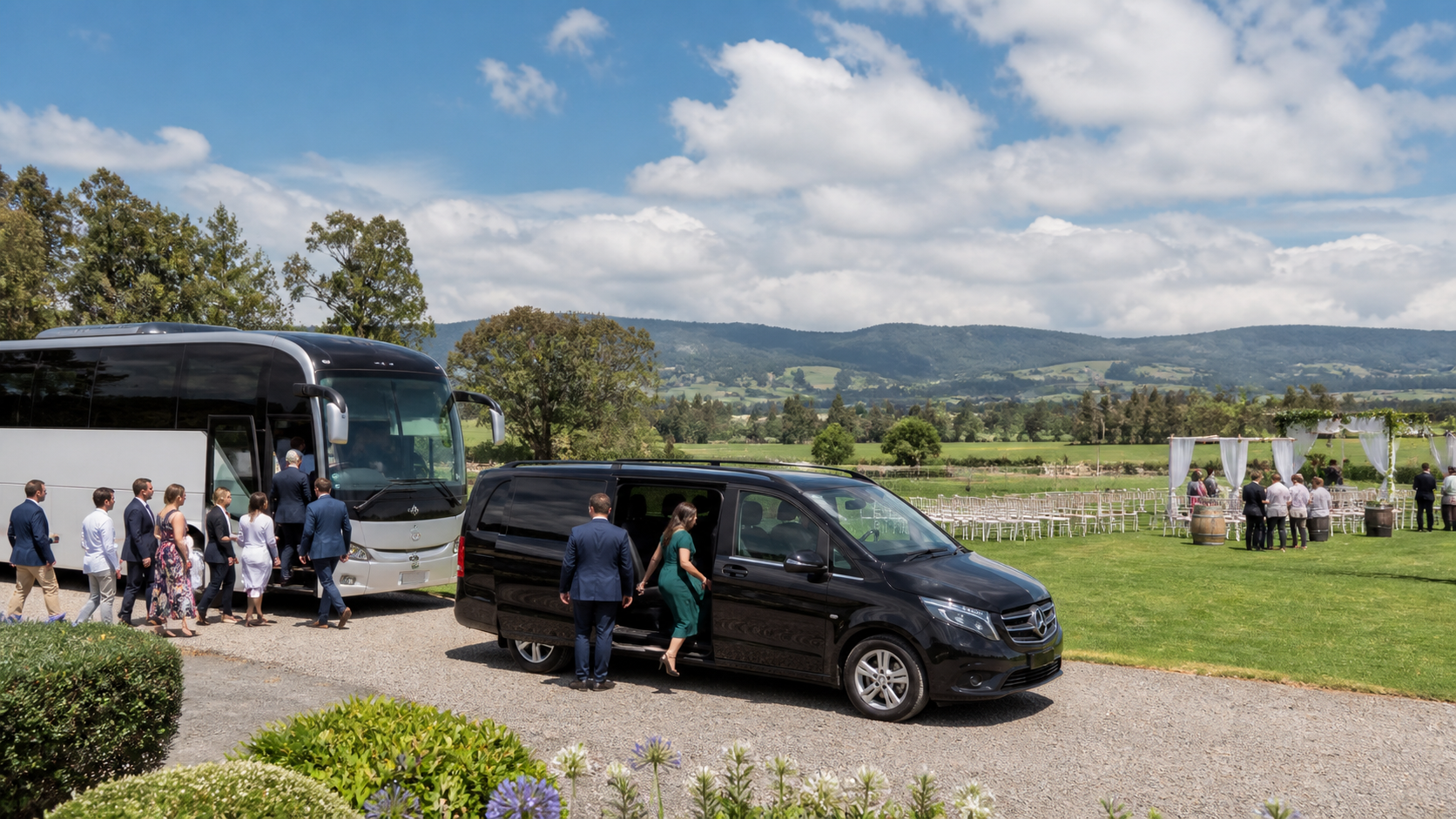 Servicio de transporte para bodas campestres en Bogotá y la Sabana. Buses, vans y SUVs para invitados, familias, hoteles, aeropuerto y regreso seguro.